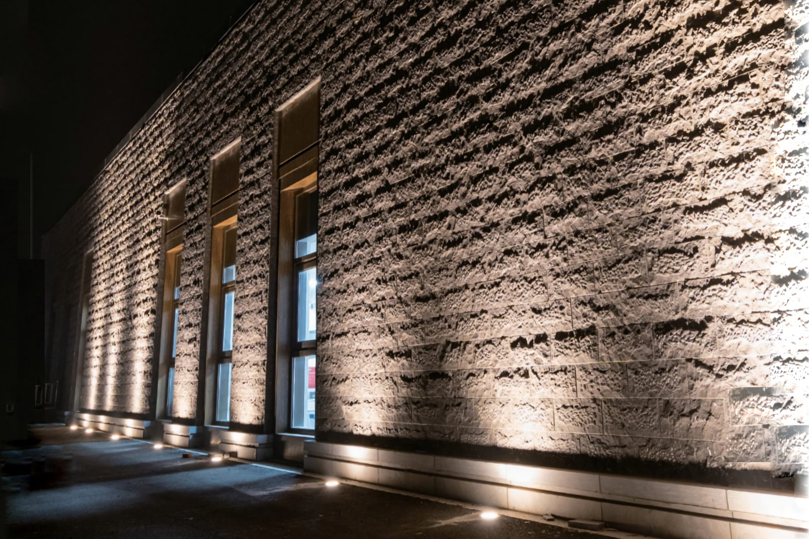 microngroup-outdoor-led-infloor-light-installation-to-stone-building